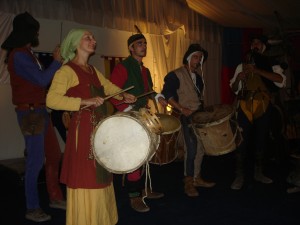 Repas médiéval , repas d'époque , animation médiéval, château médiéval troubadours , artiste médiéval , repas moyen age , repas traditionnel , chanteur médiéval , musicien médiéval reconstitution d'époque, animation moyen age , artiste moyen age , galla moyen age , fete médiévale, jeux moyen age , Animation médiévale, orchestre médiéval, bouffon, forgeron , troubadours , saltimbanque , artisans médiévaux