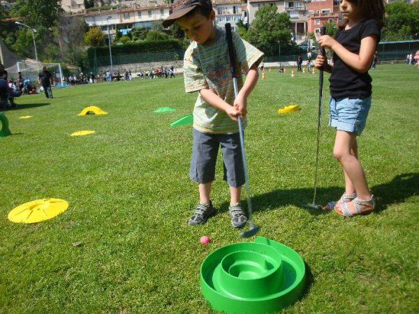 Location de parcours mini golf à petit prix sur marseille, aix , aubagne ... Animation mini golf pour vos enfants lors d'anniversaires, Soirée , Fêtes , comité d'entreprise ou kermesse.