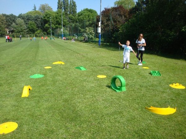 Nous proposons à la location notre parcours mini golf à petit prix pour tous vos événements sportifs. Simple et ludique, venez vous amuser en famille dans notre parcours mini golf