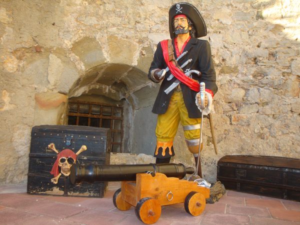 Location Décoration pirate, Location décor pirate , Location déco pirate pas chere , Animation Pirate , Coffre Pirate , Statue Pirate, décoration bateau Pirate, Décor Bateaux Pirate,